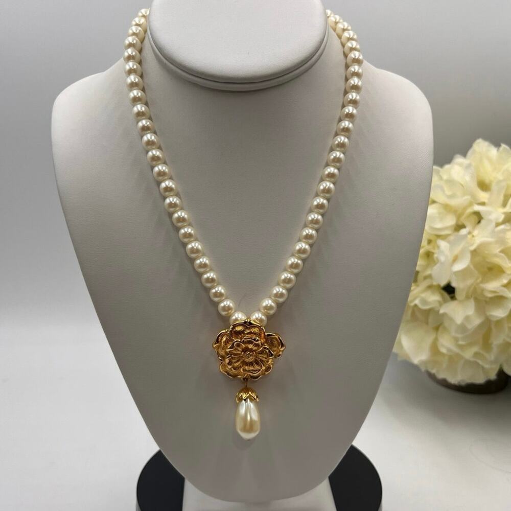 Avon KJL 1994 Faux Pearl Single Strand Necklace Gold Tone Pendant Pearl Dangle